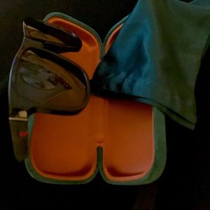 GUCCI Sunglasses Hard Case and Soft Sleeve